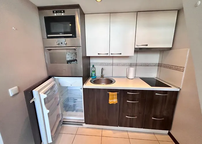 Center , , 5 Min To The Sea *